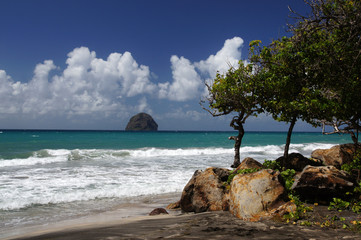 Rocher du Diamant face à la plage du Diamant