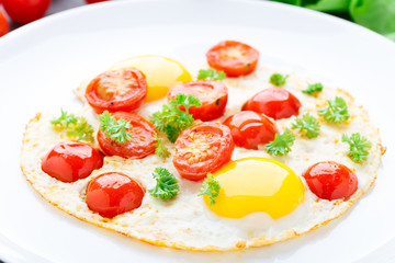 Fried eggs with cherry tomatoes