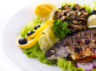 Grilled trout with lime and salad