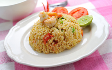 Fried rice with shrimp.