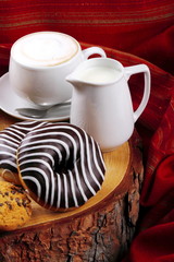 Ciambelle al cioccolato e cappuccino