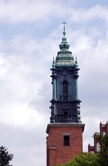 Fototapeta na wymiar Gotycka wieża katedry w Poznaniu.