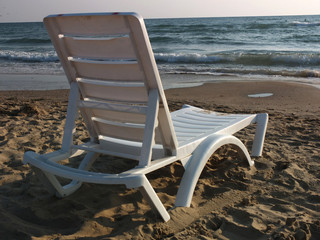 chaise longue and the sea