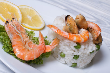 Large king prawns and round rice with peas