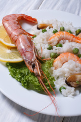 risotto with shrimp and mussels and vegetables