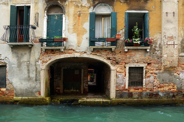 Plakat facade of an old house in Venice, Italy