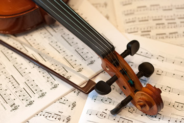 Naklejka premium violin bow and notes