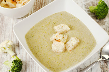 Broccoli, potato and cheese cream soup