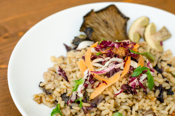 Risotto con funghi,zucchine,gamberetti e radicchio