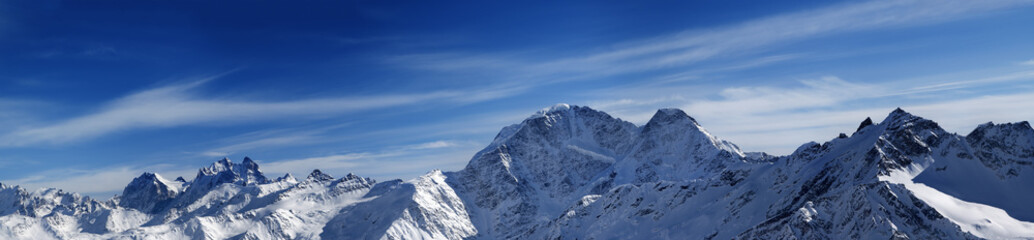 Fototapeta na wymiar Panorama of winter mountains