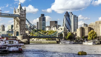 Fotobehang Skyline van Londen gezien vanaf de rivier de Theems © QQ7