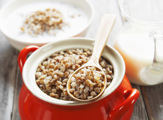 Buckwheat porridge and milk