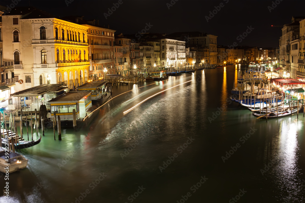 Wall mural Venice at night