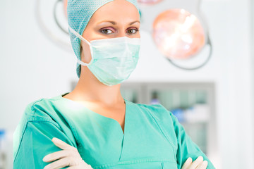 Krankenhaus - Ärztin oder Chirurg im OP
