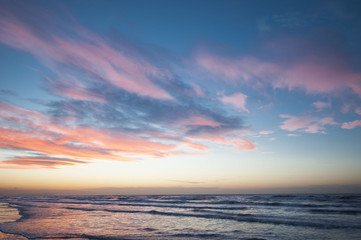 Obraz na płótnie Canvas zachód słońca na plaży