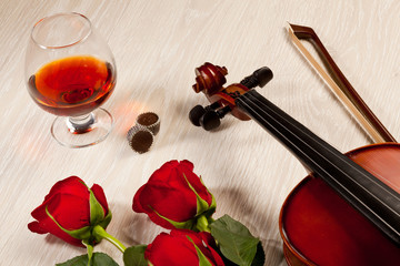 Fototapeta premium Red roses and a violin
