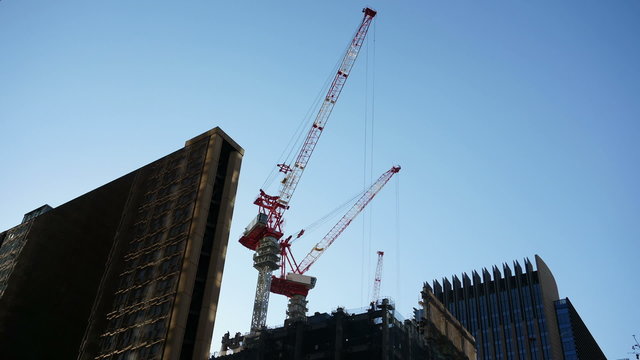 建設中の高層ビルの様子（大型のクレーン）インターバル撮影