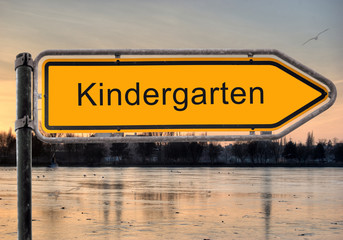 Strassenschild 9 - Kindergarten