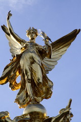 Statue of golden angel outside buckingham palace