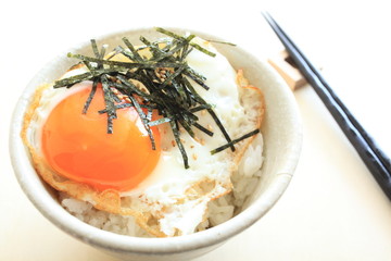 fried egg and laver on rice