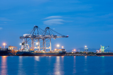 Fototapeta premium Industrial shipping port