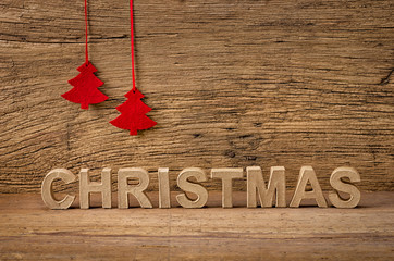 Schriftzug Christmas vor einem rustikalen Hintergrund