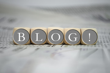 Würfel in Grau mit Blog