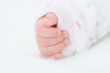 detail of the hand of a newborn baby