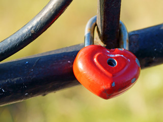 Heart-shaped padlock
