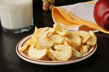 Dried apple slices