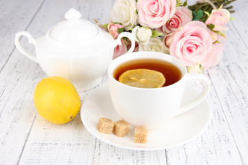 Obraz na płótnie Canvas Cup of tea with lemon close up
