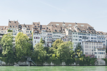 Fototapeta premium Basel, historische Altstadt am Rhein, Ufer, Schweiz