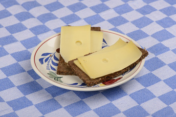 rye bread with cheese