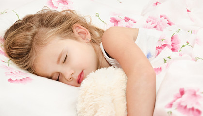 Obraz na płótnie Canvas Adorable little girl sleeping in the bed