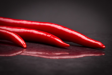 Naklejka premium 3 chilis on granite