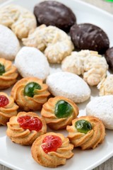 Pasticceria secca su piatto
