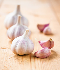 raw garlic on a wooden plank