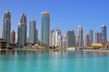 Fototapeta na wymiar Burj Khalifa lake inDubai