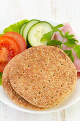 bread with tomato and cucumber