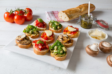 Bruschetta mit Bohnen und Rucola, Pilze, Ziegenkäse