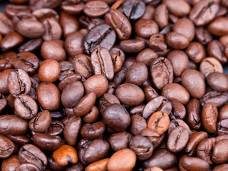 many roasted coffee beans