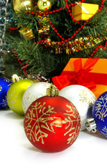 image of a decorated Christmas tree and gift boxes