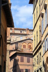 Fototapeta na wymiar Szczegóły zabytkowych budynków włoskich, Siena.
