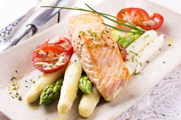 asparagus with salmon