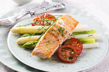 Spargel mit Lachs