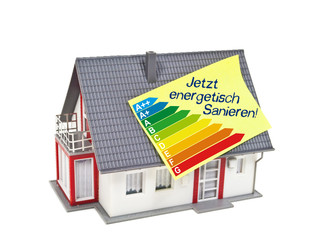 Haus mit Zettel und energetische Sanierung