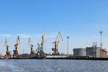 Oil terminal