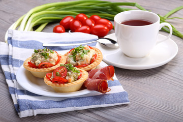 Vegetable salad and breakfast