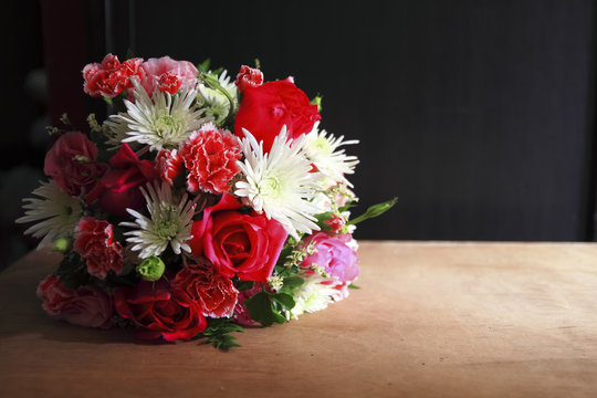 beautiful bouquet of pink rose flowers, on table
