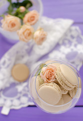 Vanilla macaroons with rose
